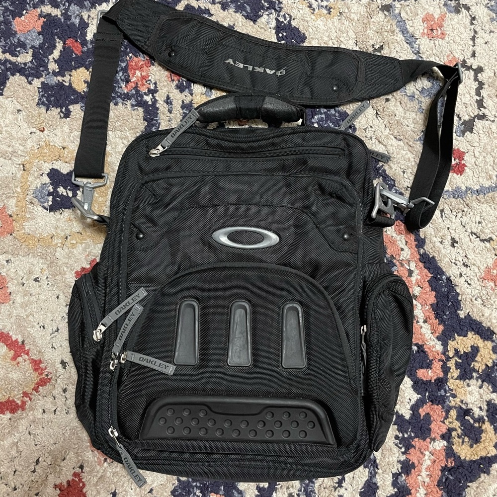 Oakley Vertical Messenger Bag 2.0 Black Silver & Gray Laptop Computer Case